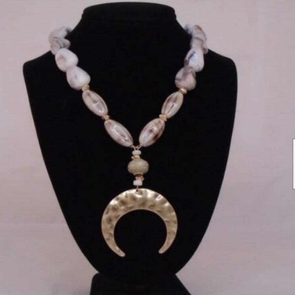 LYDELL NYC CHUNKY HAMMERED BRASS CRESCENT ACRYLIC STATEMENT NECKLACE